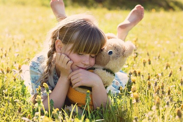 Les peluches : un soutien émotionnel pour les enfants hypersensibles - Laetitia Marxer, Sophrologue et Thérapeute pour Femmes et Enfants Hypersensibles